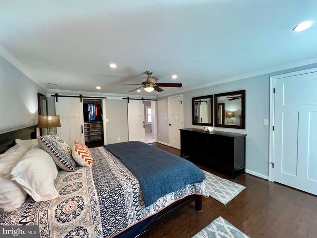 909 SAINT STEPHENS RD, Alexandria, VA 22304