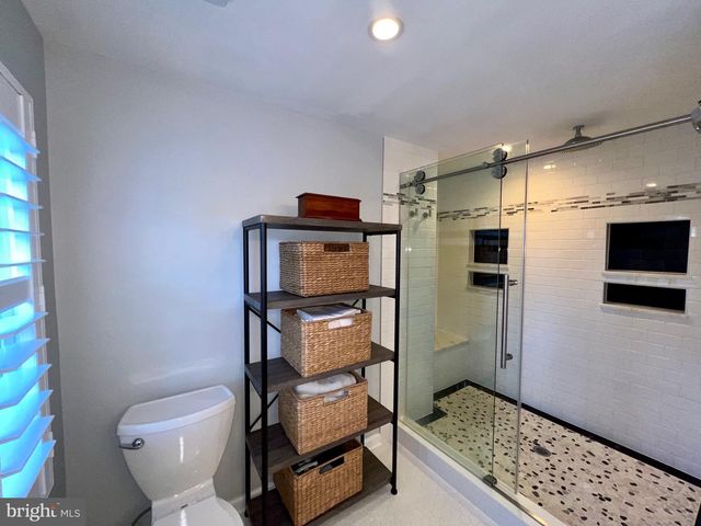 909 SAINT STEPHENS RD, Alexandria, VA 22304