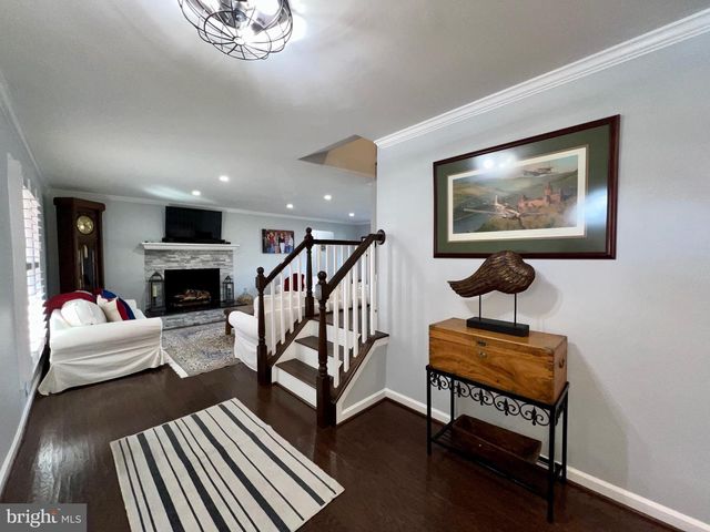 909 SAINT STEPHENS RD, Alexandria, VA 22304