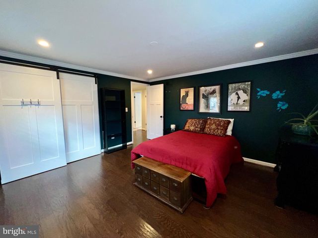 909 SAINT STEPHENS RD, Alexandria, VA 22304