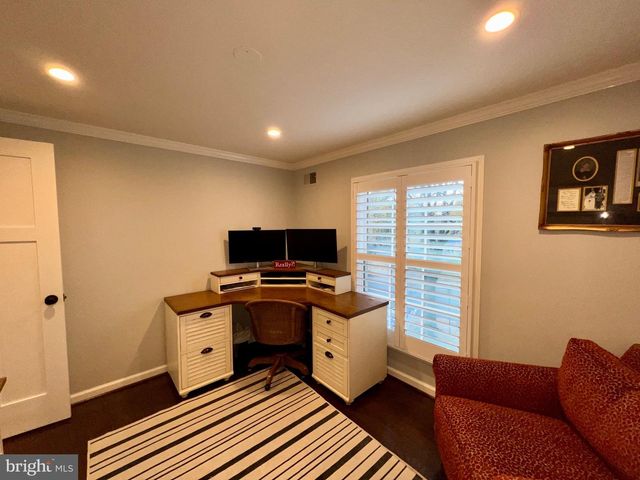 909 SAINT STEPHENS RD, Alexandria, VA 22304