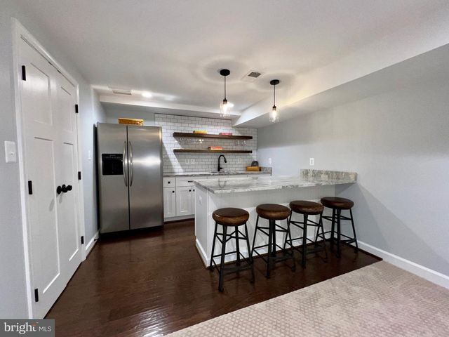 909 SAINT STEPHENS RD, Alexandria, VA 22304