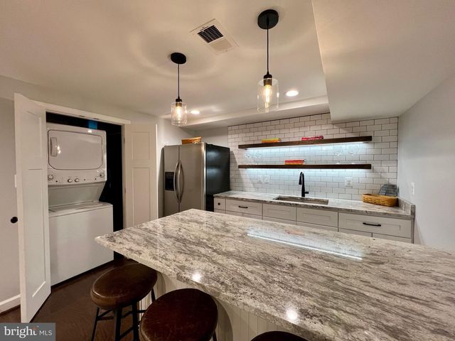 909 SAINT STEPHENS RD, Alexandria, VA 22304