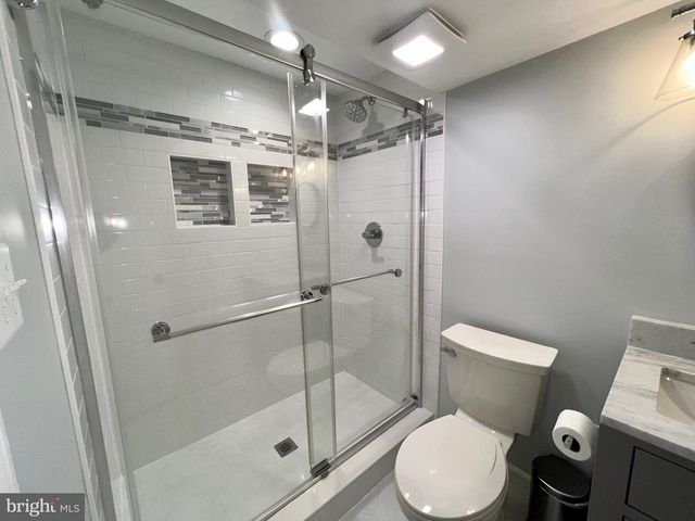 909 SAINT STEPHENS RD, Alexandria, VA 22304