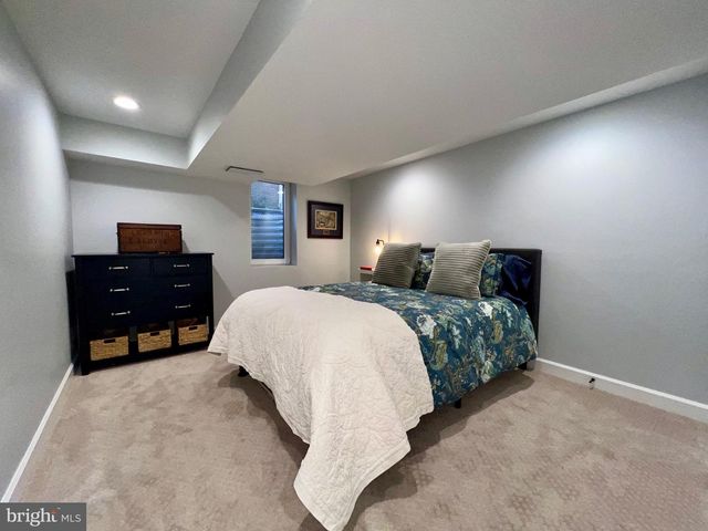 909 SAINT STEPHENS RD, Alexandria, VA 22304