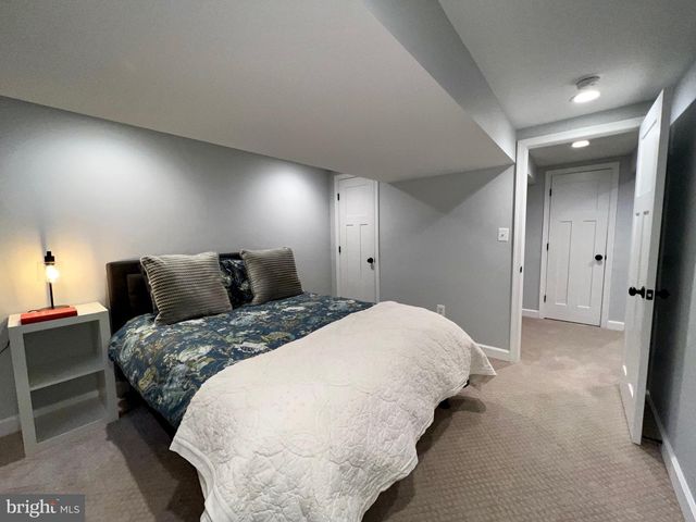 909 SAINT STEPHENS RD, Alexandria, VA 22304