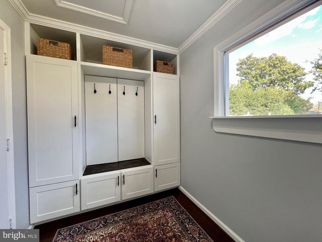 909 SAINT STEPHENS RD, Alexandria, VA 22304