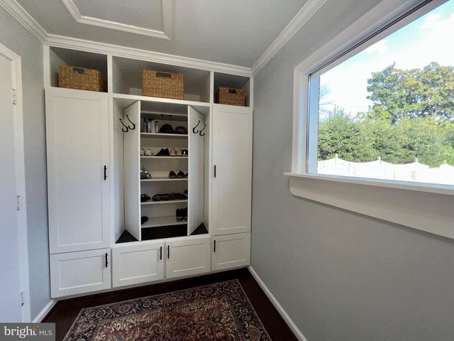 909 SAINT STEPHENS RD, Alexandria, VA 22304