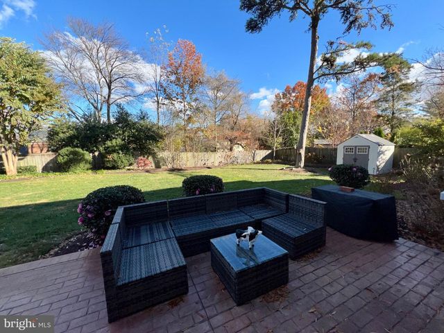 909 SAINT STEPHENS RD, Alexandria, VA 22304