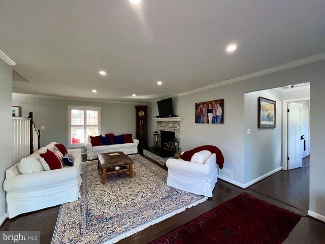 909 SAINT STEPHENS RD, Alexandria, VA 22304