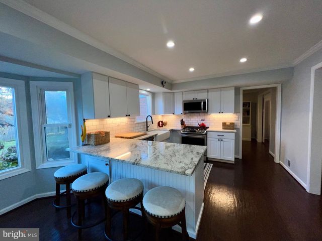 909 SAINT STEPHENS RD, Alexandria, VA 22304