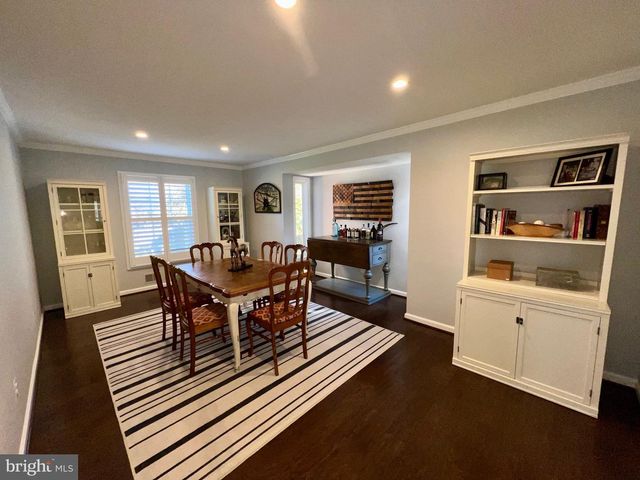 909 SAINT STEPHENS RD, Alexandria, VA 22304