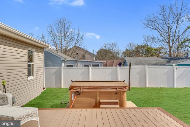 1113 SEASHELL AVE, Manahawkin, NJ 08050