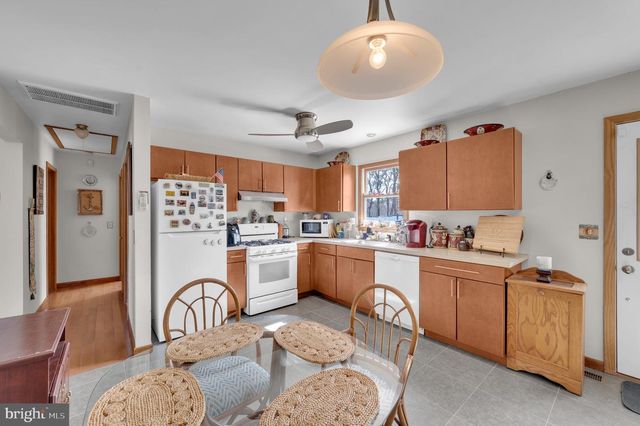 1113 SEASHELL AVE, Manahawkin, NJ 08050