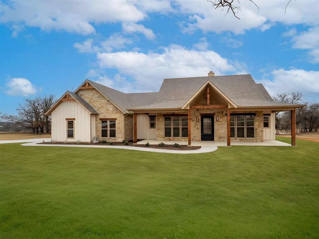 190 County Road 3451, Paradise, TX 76073