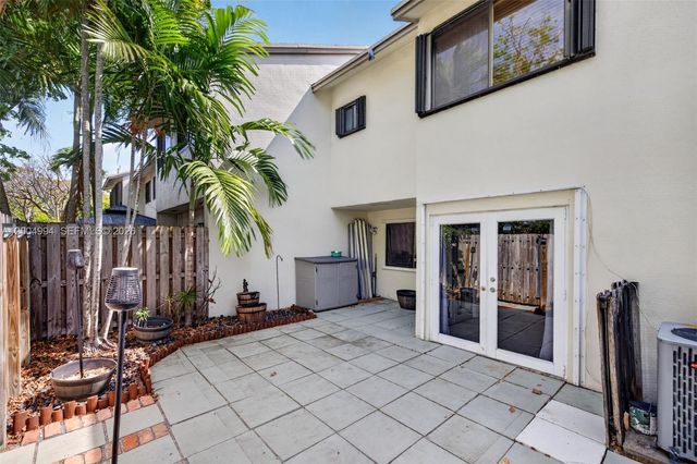 341 City View Dr, Fort Lauderdale, FL 33311