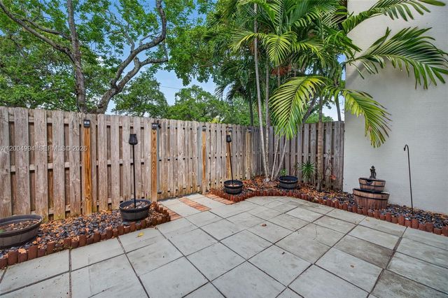 341 City View Dr, Fort Lauderdale, FL 33311