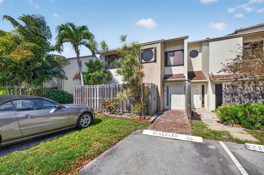 341 City View Dr, Fort Lauderdale, FL 33311