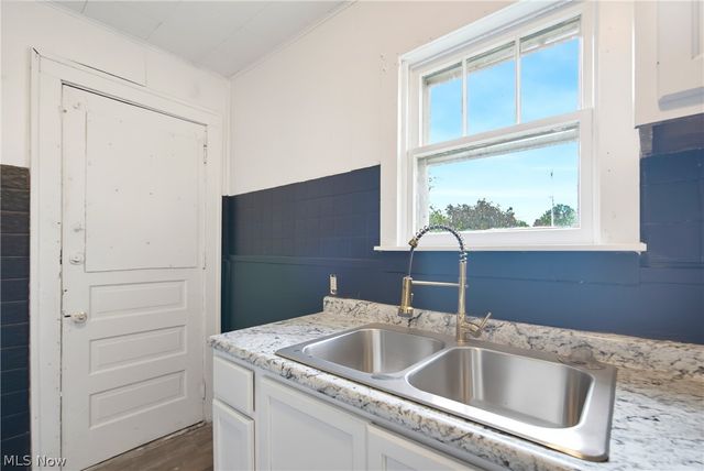 2283 East Avenue, Akron, OH 44314