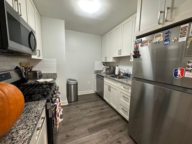 17 Hennery Way 17B, Medfield, MA 02052