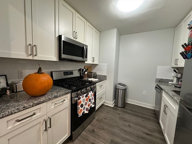 17 Hennery Way 17B, Medfield, MA 02052