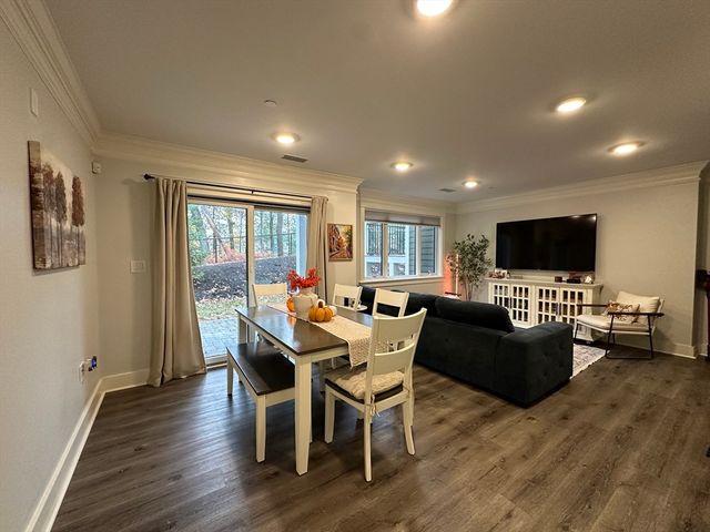17 Hennery Way 17B, Medfield, MA 02052