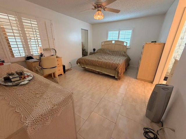 182 Lake Susan Lane, West Palm Beach, FL 33411