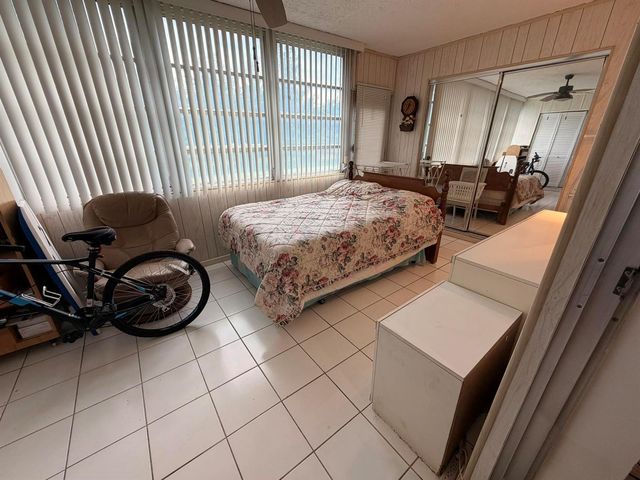 182 Lake Susan Lane, West Palm Beach, FL 33411