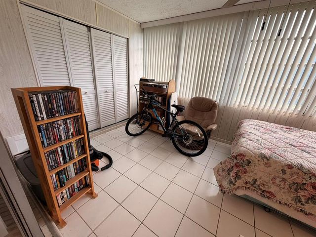 182 Lake Susan Lane, West Palm Beach, FL 33411