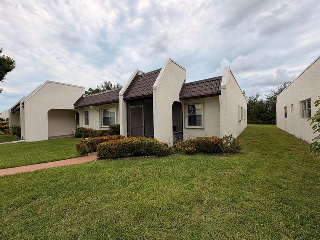 182 Lake Susan Lane, West Palm Beach, FL 33411