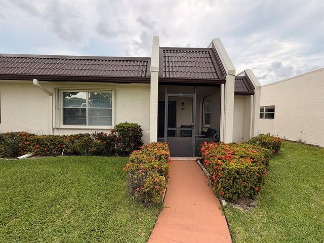 182 Lake Susan Lane, West Palm Beach, FL 33411