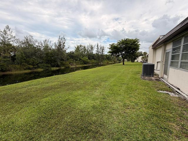 182 Lake Susan Lane, West Palm Beach, FL 33411
