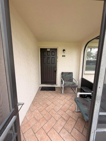 182 Lake Susan Lane, West Palm Beach, FL 33411