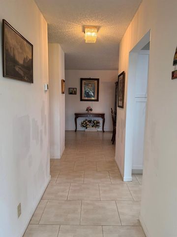 182 Lake Susan Lane, West Palm Beach, FL 33411