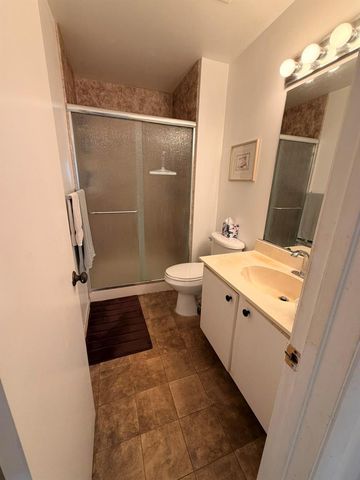 182 Lake Susan Lane, West Palm Beach, FL 33411
