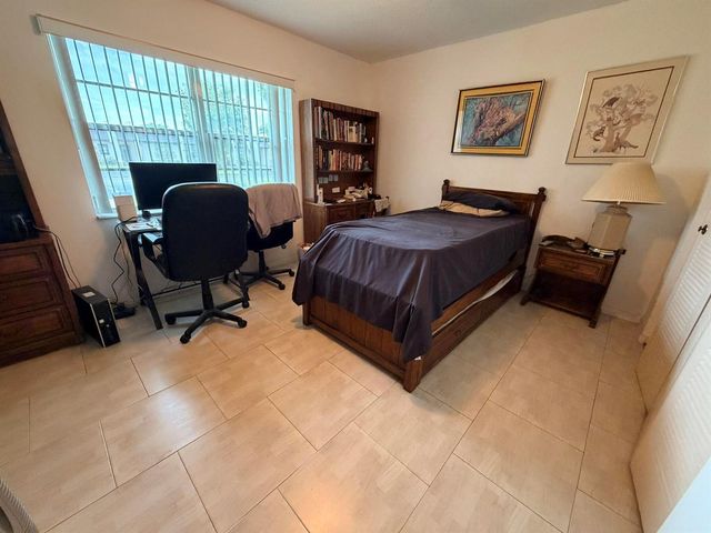 182 Lake Susan Lane, West Palm Beach, FL 33411