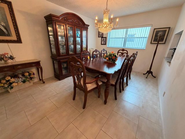 182 Lake Susan Lane, West Palm Beach, FL 33411