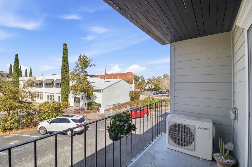 Image 12 of property listing at 259 E Bay Street 7b, Charleston, SC 29401