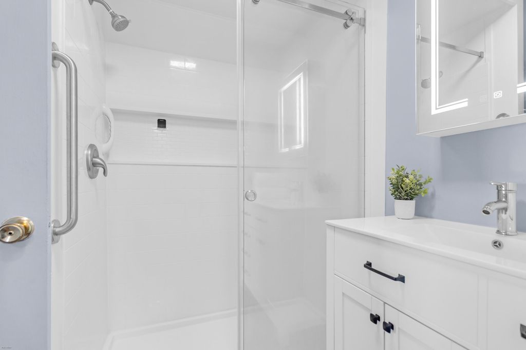 Image 14 of property listing at 259 E Bay Street 7b, Charleston, SC 29401