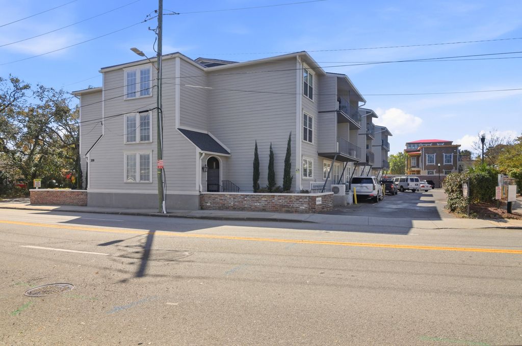 Image 2 of property listing at 259 E Bay Street 7b, Charleston, SC 29401