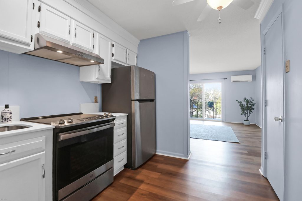 Image 6 of property listing at 259 E Bay Street 7b, Charleston, SC 29401