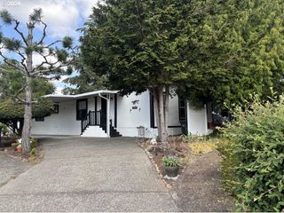 8434 Se HERITAGE Ct, Clackamas, OR 97015