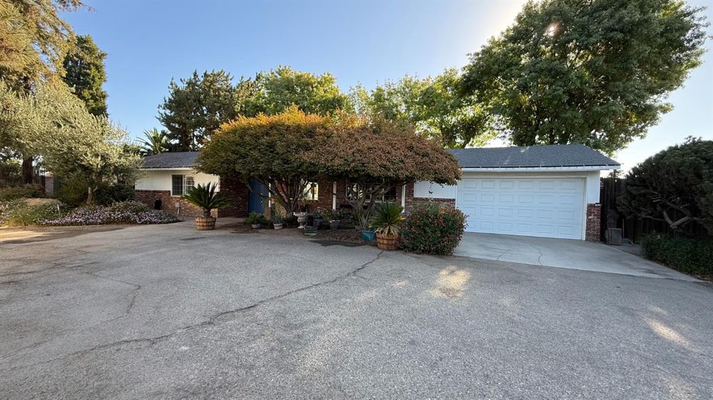 Image 2 of property listing at 9568 S Academy Avenue, Selma, CA 93662