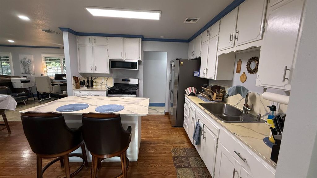 Image 24 of property listing at 9568 S Academy Avenue, Selma, CA 93662