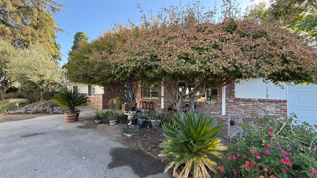 Image 3 of property listing at 9568 S Academy Avenue, Selma, CA 93662