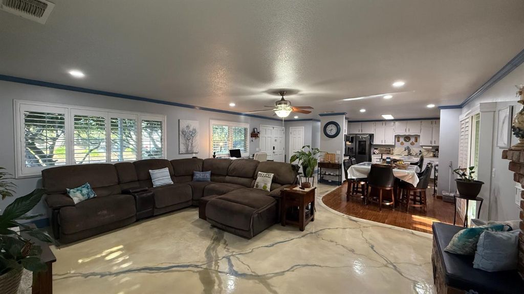 Image 30 of property listing at 9568 S Academy Avenue, Selma, CA 93662
