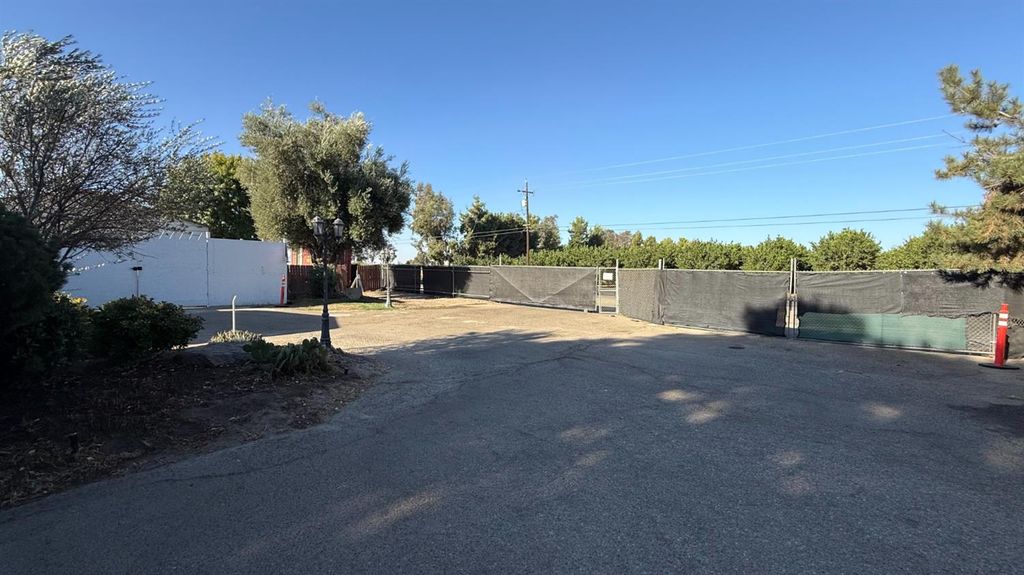 Image 54 of property listing at 9568 S Academy Avenue, Selma, CA 93662