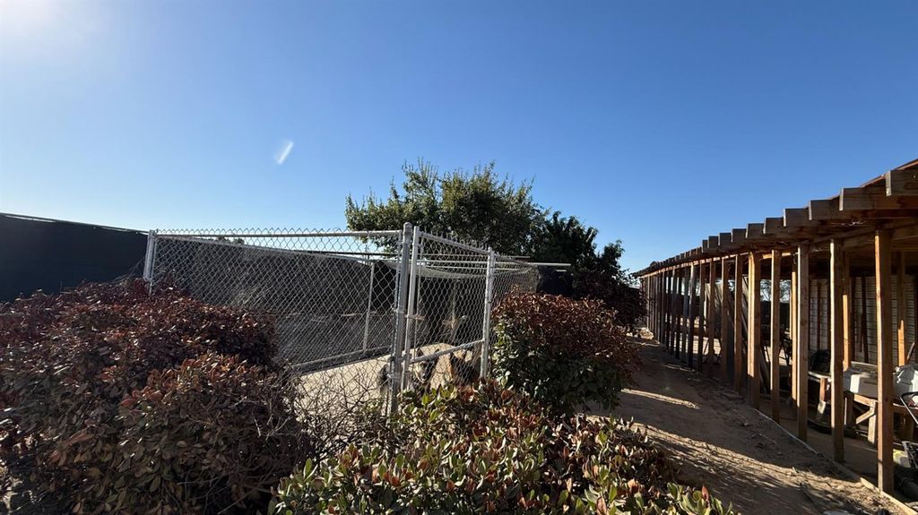 Image 64 of property listing at 9568 S Academy Avenue, Selma, CA 93662