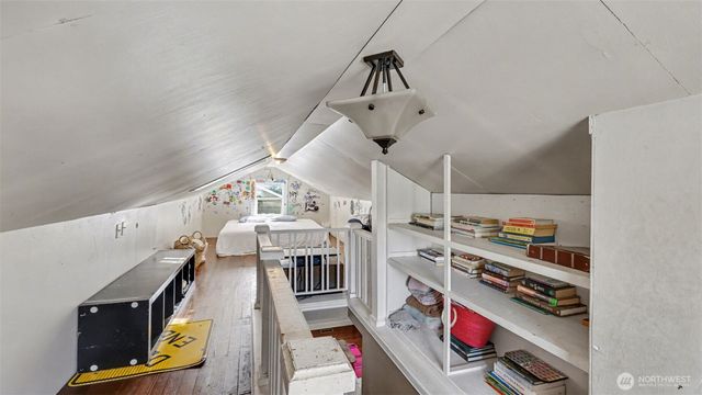 8650 10th Avenue SW, Seattle, WA 98106