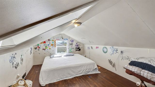 8650 10th Avenue SW, Seattle, WA 98106